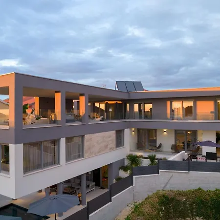 La Tina Lt Croatia Vila *