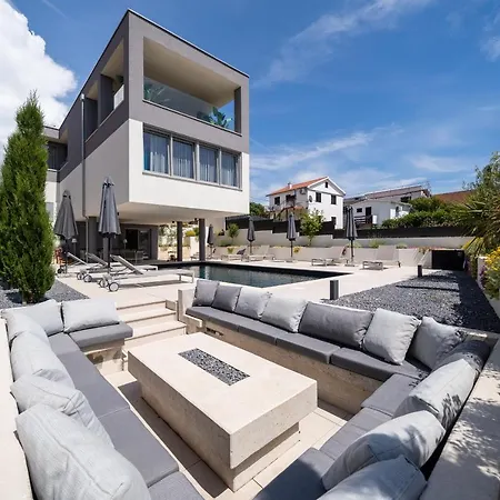 La Tina Lt Croatia Vila *